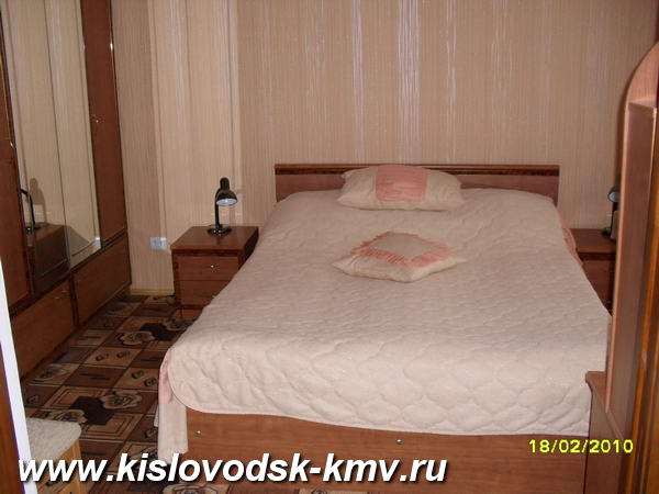 Спальня номера Люкс в санатории Родник в Кисловодске