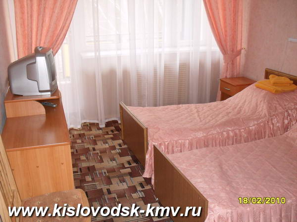 Спальня в 2-х комнатном 2-х местном Люксе в санатории Родник в Кисловодске