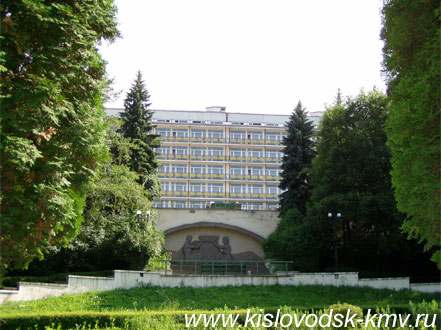 Фасад санатория Родник в Кисловодске